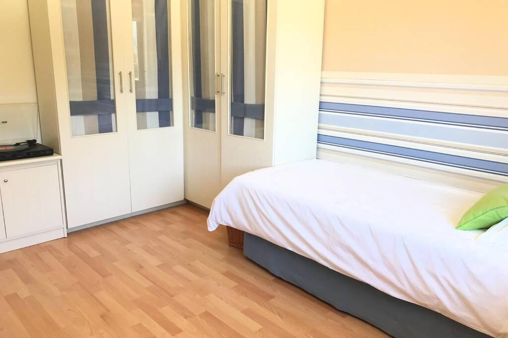 Apartamento en primera línea de playa A Guarda Exterior foto
